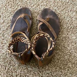 Women’s Chacos Size 8